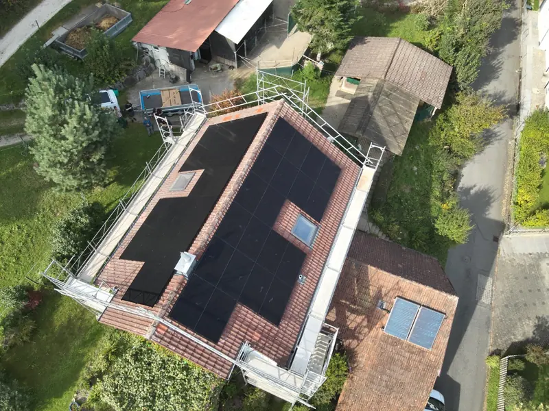 Luftaufnahme der Photovoltaikanlage in Egliswil mit 17,6 kWp Leistung