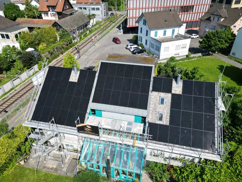 Luftaufnahme der Photovoltaikanlage in Lenzburg mit 26,4 kWp Leistung