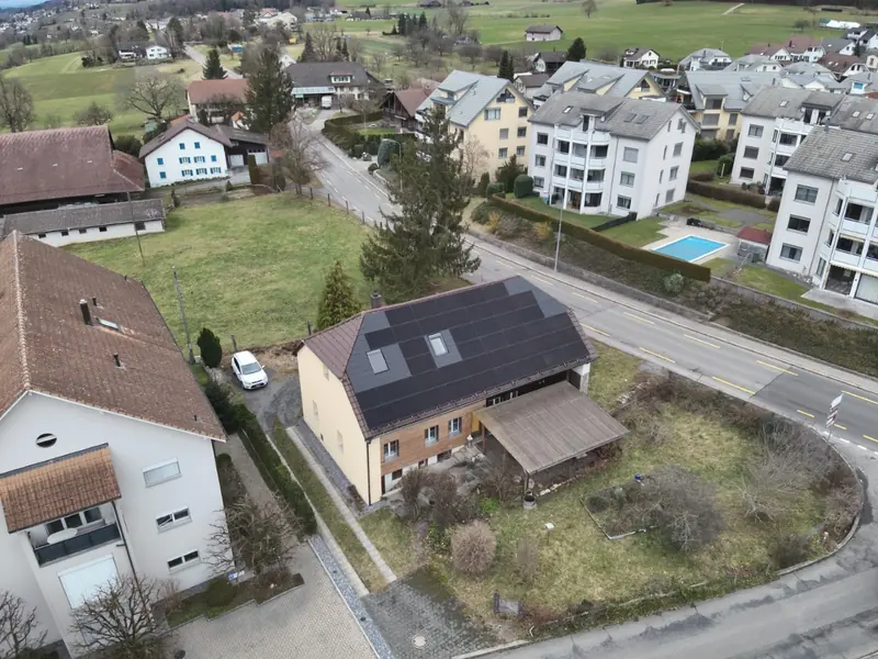 Luftaufnahme der Photovoltaikanlage in Meisterschwanden mit 18,04 kWp Leistung