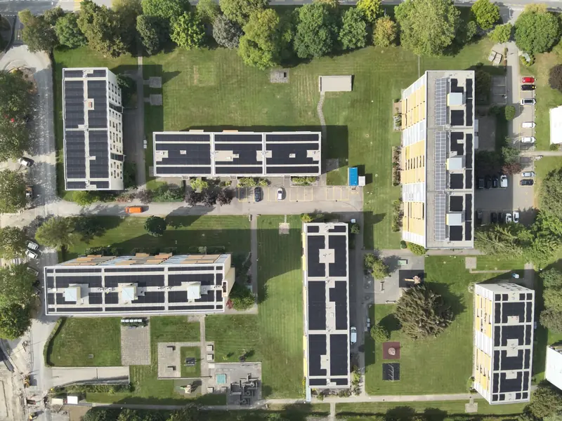 Photovoltaikanlage Thun, 453,2 kWp Luftaufnahme der Photovoltaikanlage in Thun mit 453,2 kWp Leistung