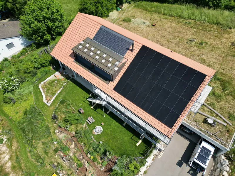 Luftaufnahme der Photovoltaikanlage in Himmelried mit 14,08 kWp Leistung