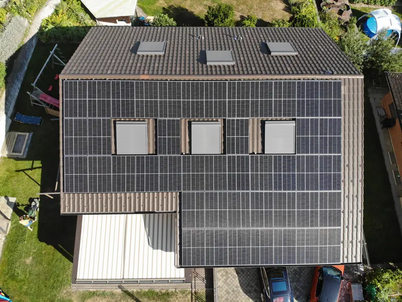 Luftaufnahme der Photovoltaikanlage in Mühlau mit 17,38 kWp Leistung
