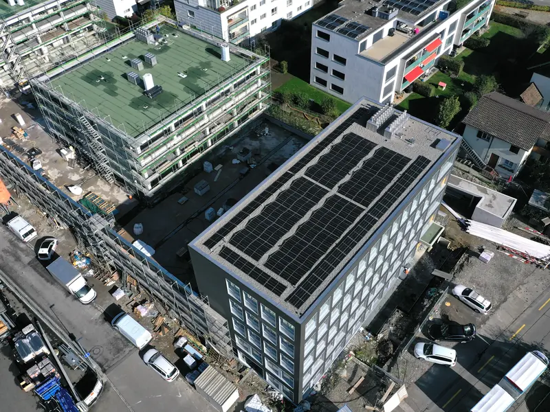 Luftaufnahme der Photovoltaikanlage in Wettingen mit 41,08 kWp Leistung