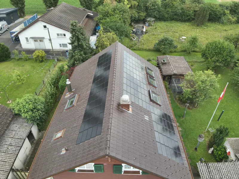 Luftaufnahme der Photovoltaikanlage in Schafisheim mit 8,53 kWp Leistung