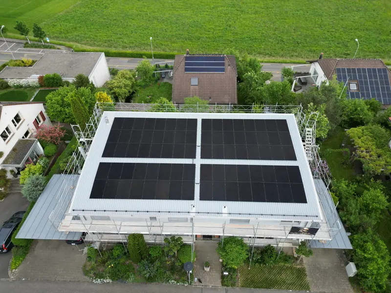 Luftaufnahme der Photovoltaikanlage in Lenzburg mit 35,2 kWp Leistung
