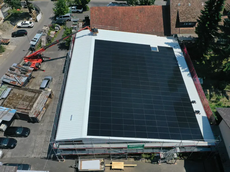 Luftaufnahme der Photovoltaikanlage in Seon mit 95,92 kWp Leistung