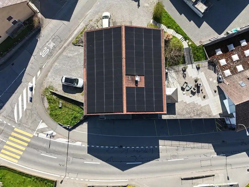 Luftaufnahme der Photovoltaikanlage in Egliswil mit 47,52 kWp Leistung